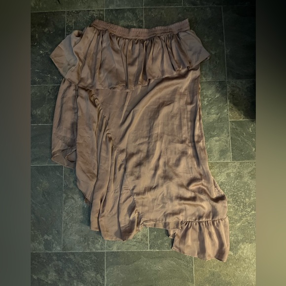 Silky midi ruffle skirt with slit!!! Worn once - Picture 5 of 8